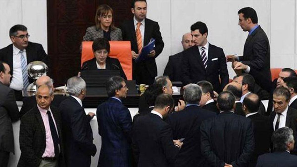 Yüce Divan Oyunu Tutmadı!
