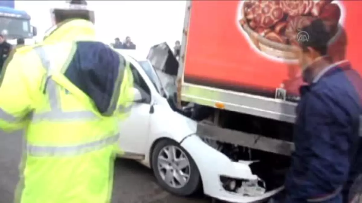 İnegöl'de Zincirleme Trafik Kazası: 2 Yaralı