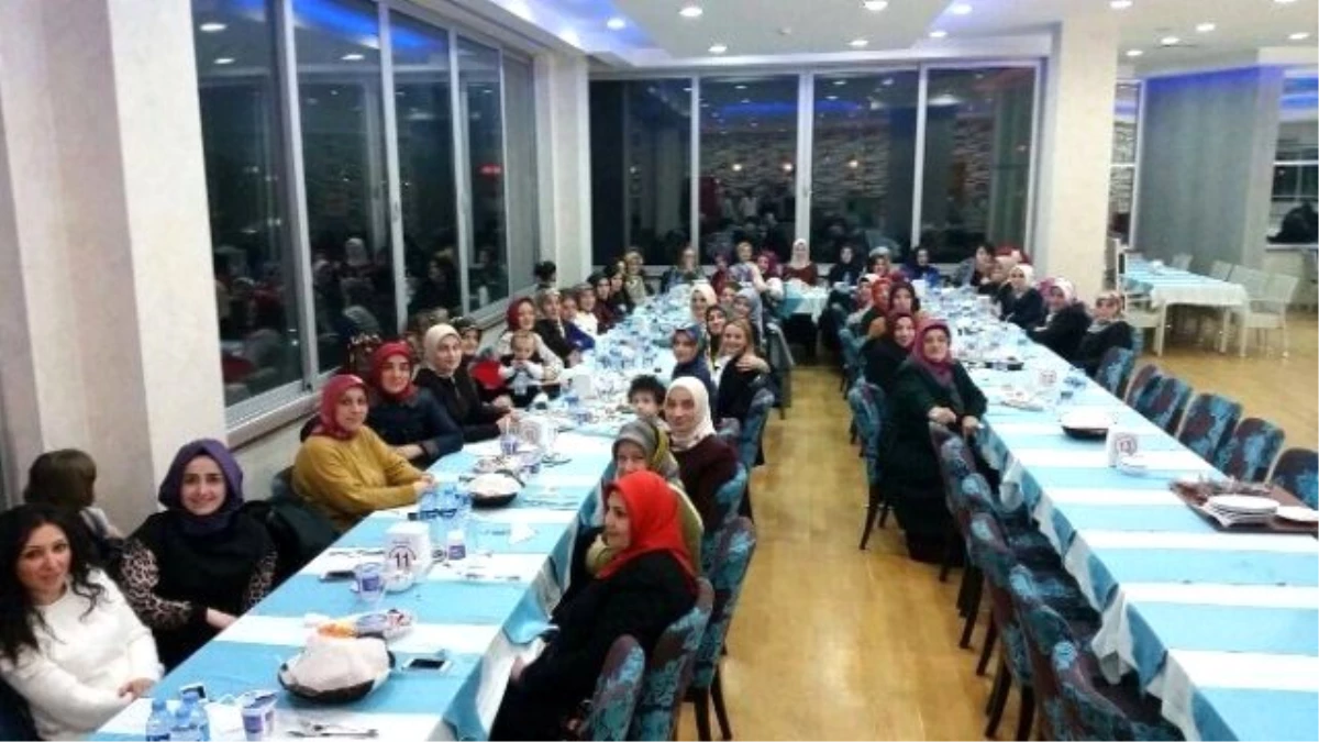 Fatsa\'da AK Parti\'li Kadınlar Yemekte Buluştu