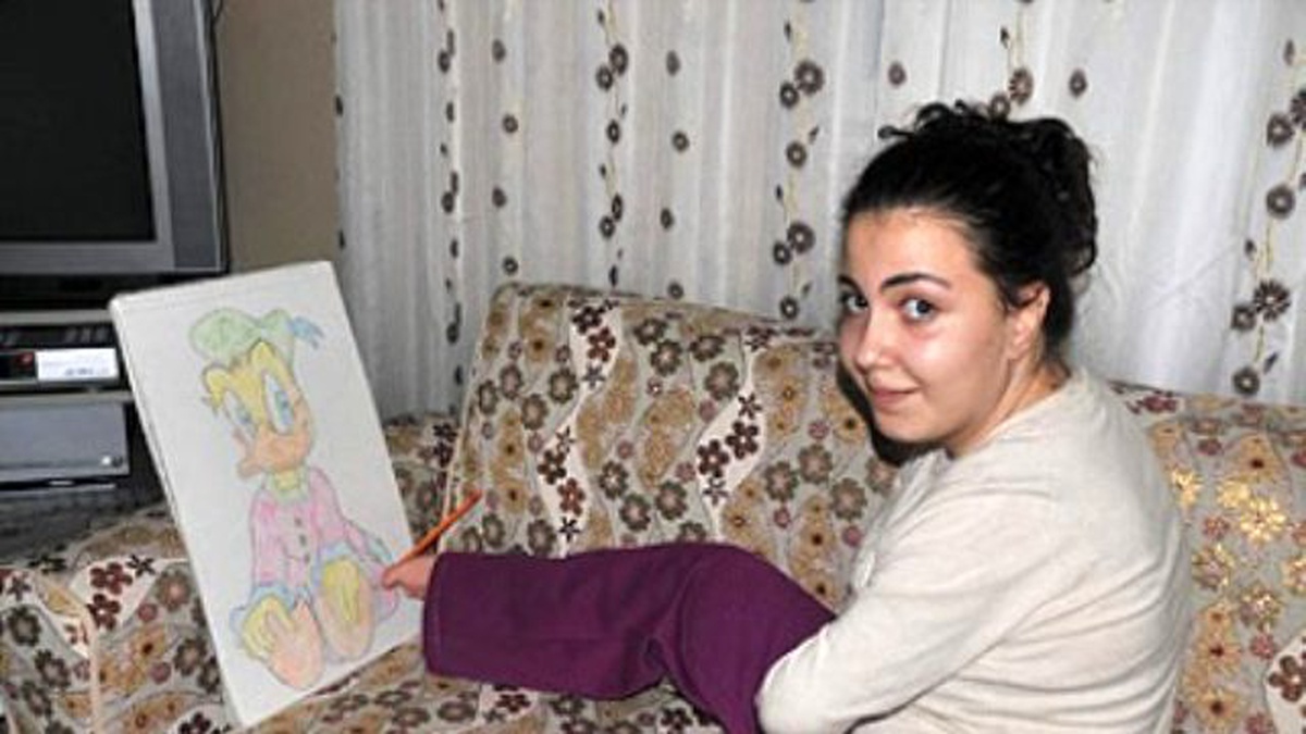 Aydın\'da Ayaklarıyla Resim Çizen Rabia Yardım Bekliyor