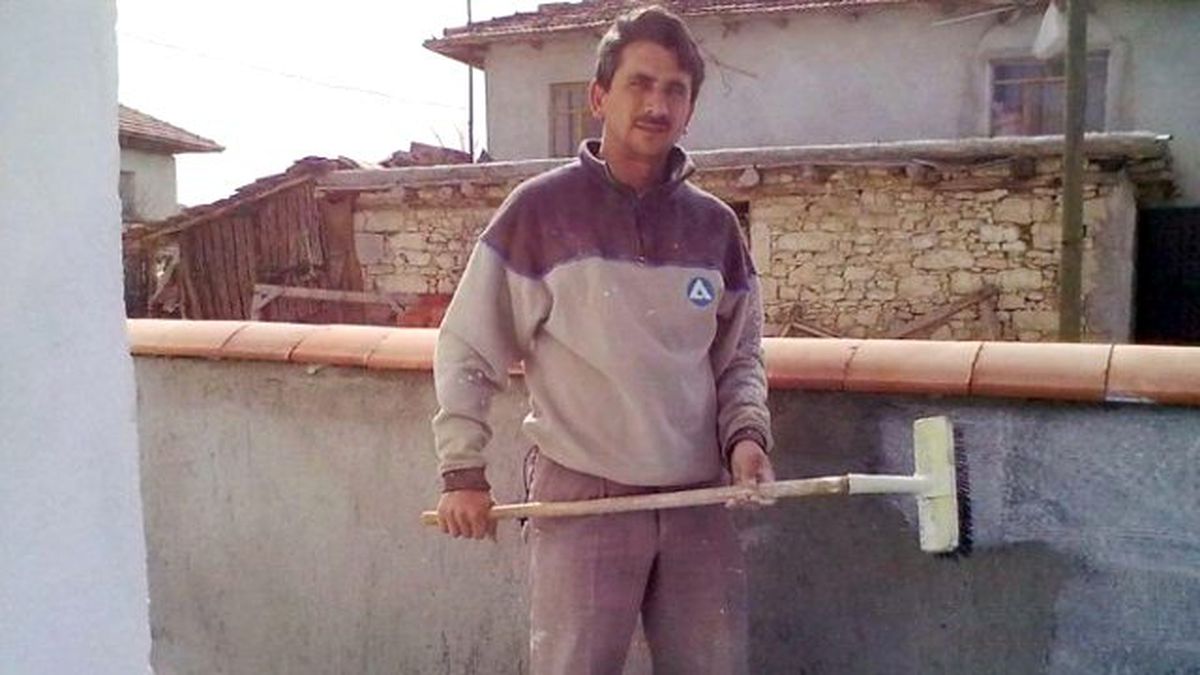 Cami İçinde İmam, Cami Dışında İşçi