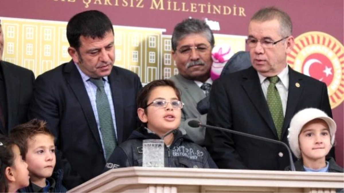 CHP\'li Ağbaba Işid Zulmünden Kaçan Türkmenlerle Basın Toplantısı Düzenledi