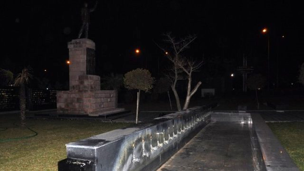 Çocuklar, Şehitlik Anıtındaki 44 Musluğu Çaldı