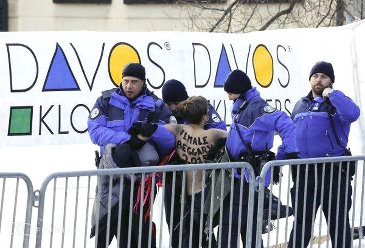 Davos\'ta Femen Protestosu