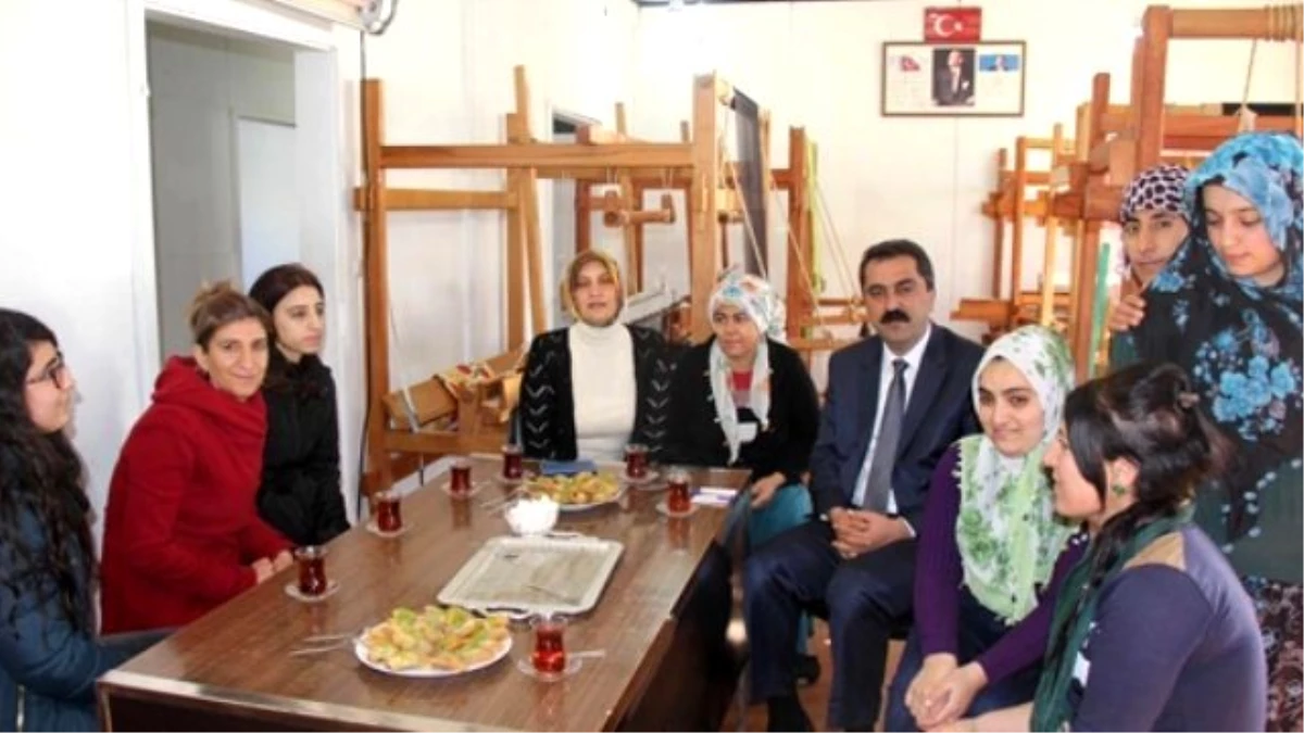 Dinar, İpek Puşi Atölyesi ve Aile Destek Merkezini Ziyaret Etti