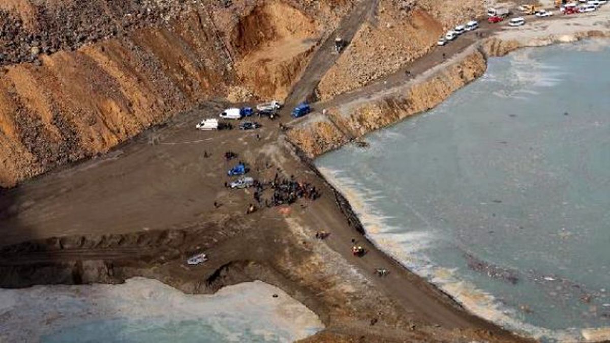 Dozeri ile Göle Uçan Operatörün Cesedi Çıkarıldı