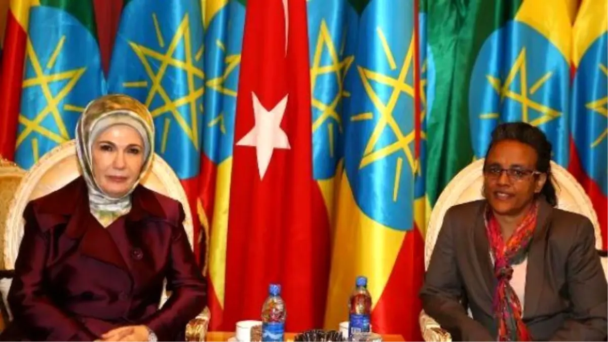 Emine Erdoğan, Afrika\'da Sivil Toplum Kuruluşu Temsilcileri ile Buluştu