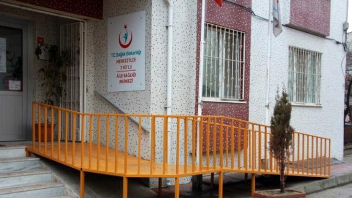 Kırklareli Belediyesi, Sağlık Ocaklarına Engelli Rampaları Yapıyor