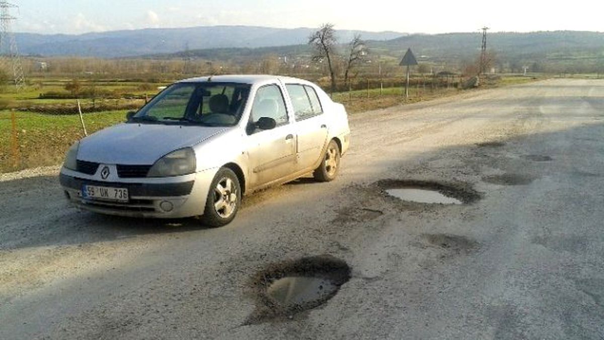 Köy Yolları Tehlike Saçıyor
