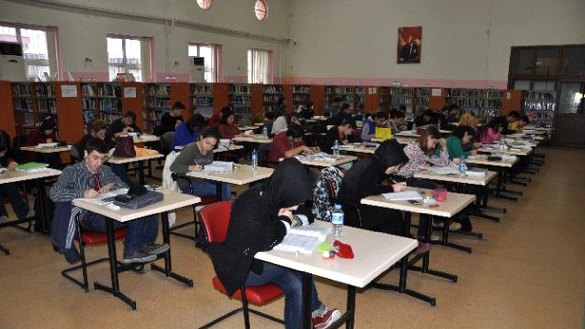Manisalı Kadınlar Erkeklerden Daha Çok Kitap Okuyor