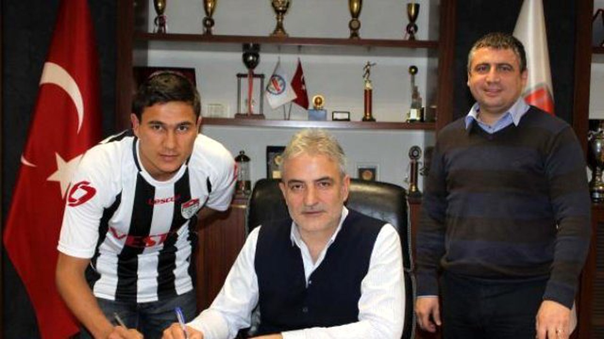 Manisaspor Özbek Gafurov\'la 3.5 Yıllık Sözleşme İmzaladı