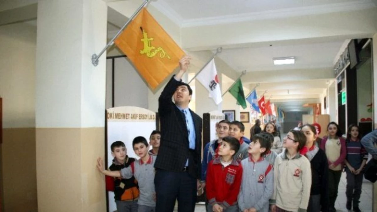 Öğrencilerden Cumhurbaşkanı Erdoğan\'a Bayraklı Destek