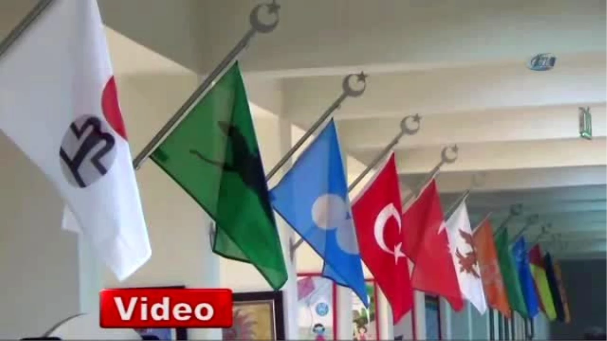 Öğrencilerden Cumhurbaşkanı Erdoğan\'a Bayraklı Destek