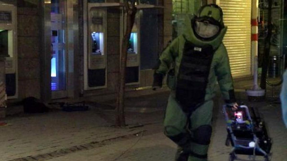 Ordu\'da Banka Önüne Bırakılan Şüpheli Çantadan Çöp Çıktı