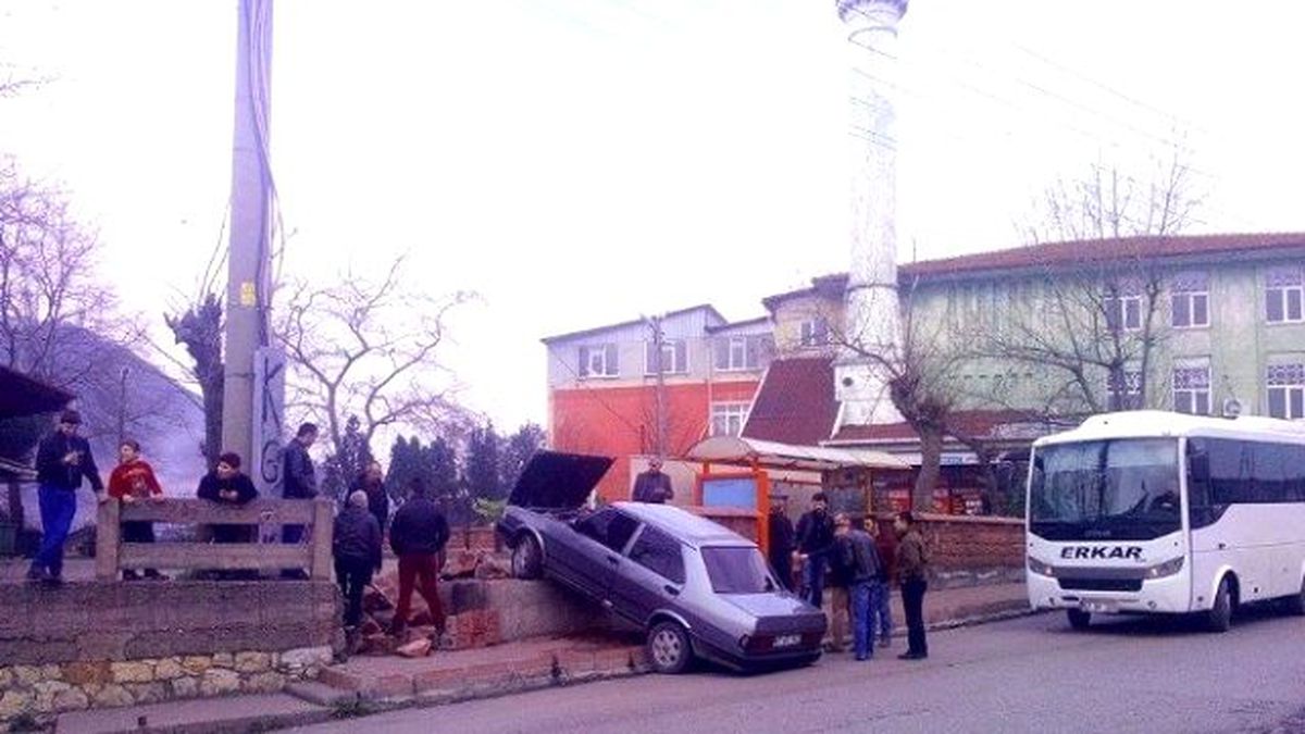 Otomobil Düz Duvara Tırmandı