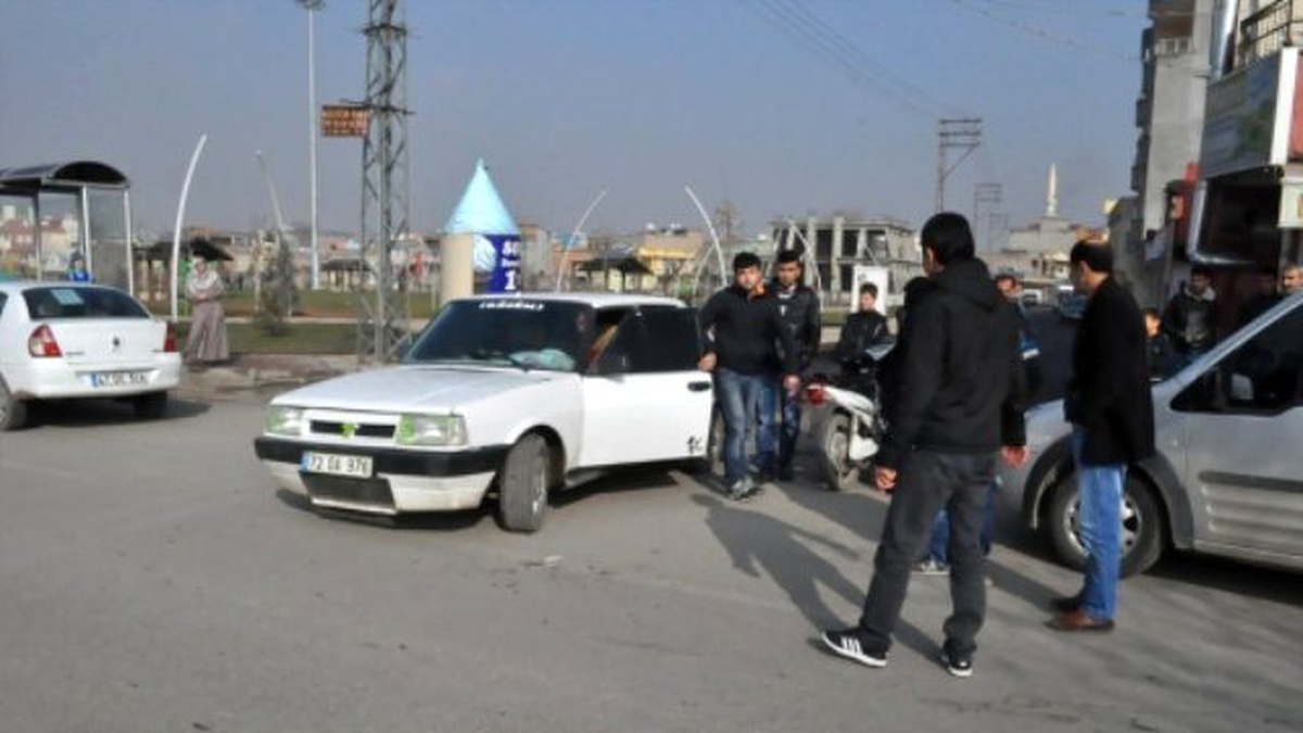 Otomobil Elektrikli Motosiklete Çarptı