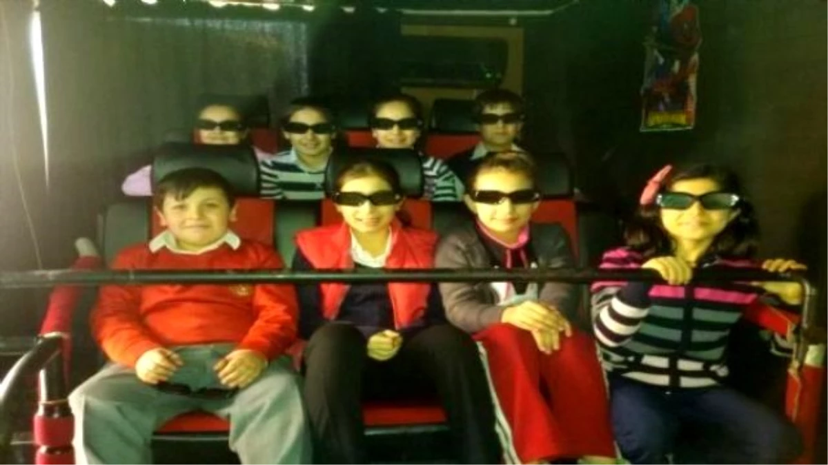 Saltukova Gazi Ortaokulu Öğrencileri 12 Boyutlu Sinema Keyfini Yaşadılar