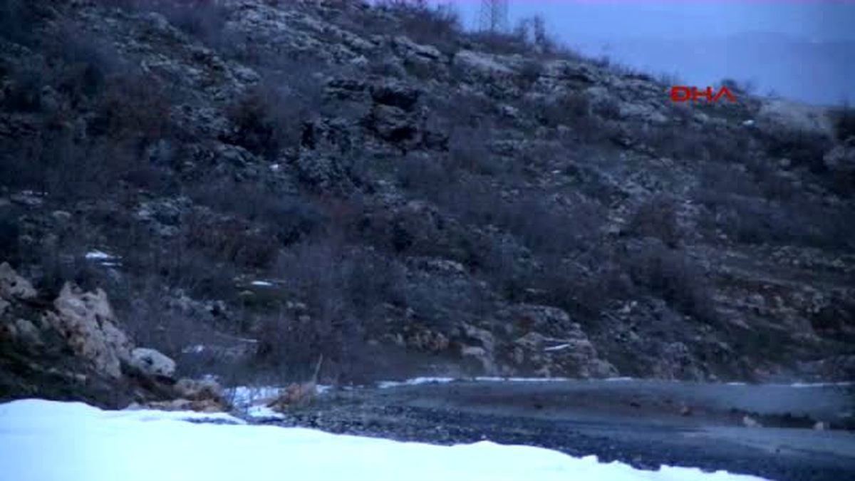 Silvan\'da Yola Tuzaklanmış 50 Kilo Patlayıcı İmha Edildi