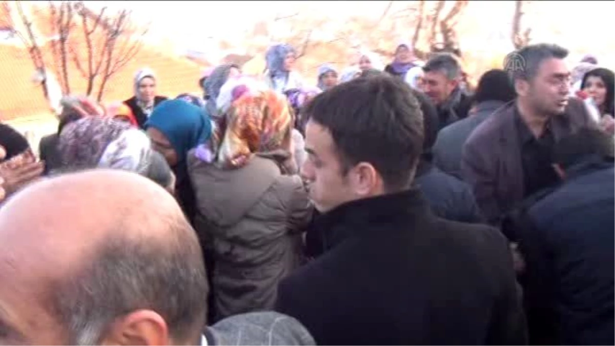 Sivas\'taki Maden Kazası - İşçi Nuri Ayyıldız, Toprağa Verildi