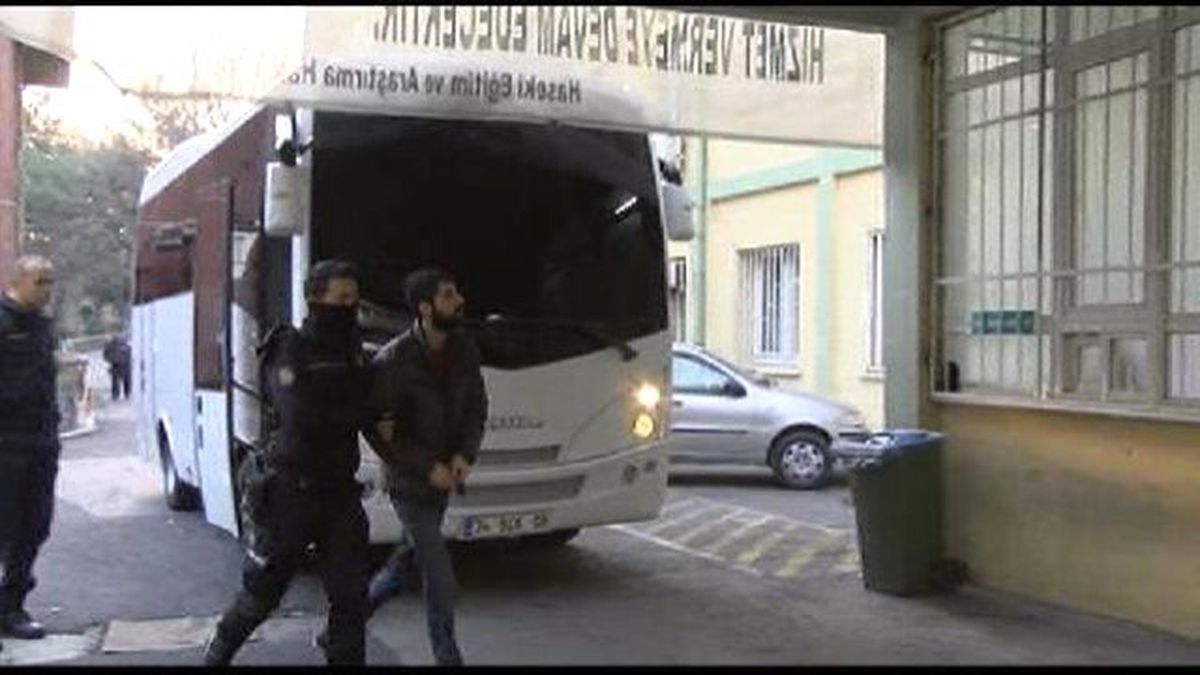 Terör Operasyonunda Gözaltına Alınan 12 Şüpheli Sağlık Kontrolünden Geçirildi