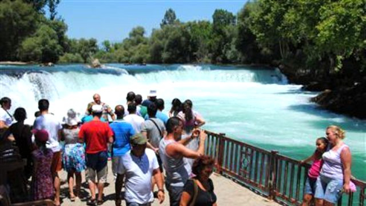 Türkiye\'ye Gelen Yabancı Turist Sayısı Arttı