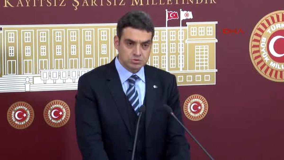 Umut Oran : AKP İçerisindeki Çatlakların Daha Fazla Yarılmasını Göreceğiz