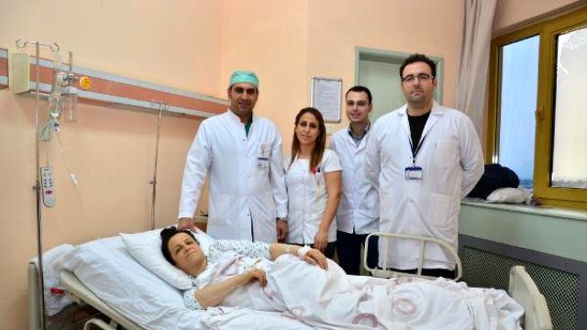 30 Yıldır İdrarı Cildinden Gelen Kadın, Sağlığına Kavuştu