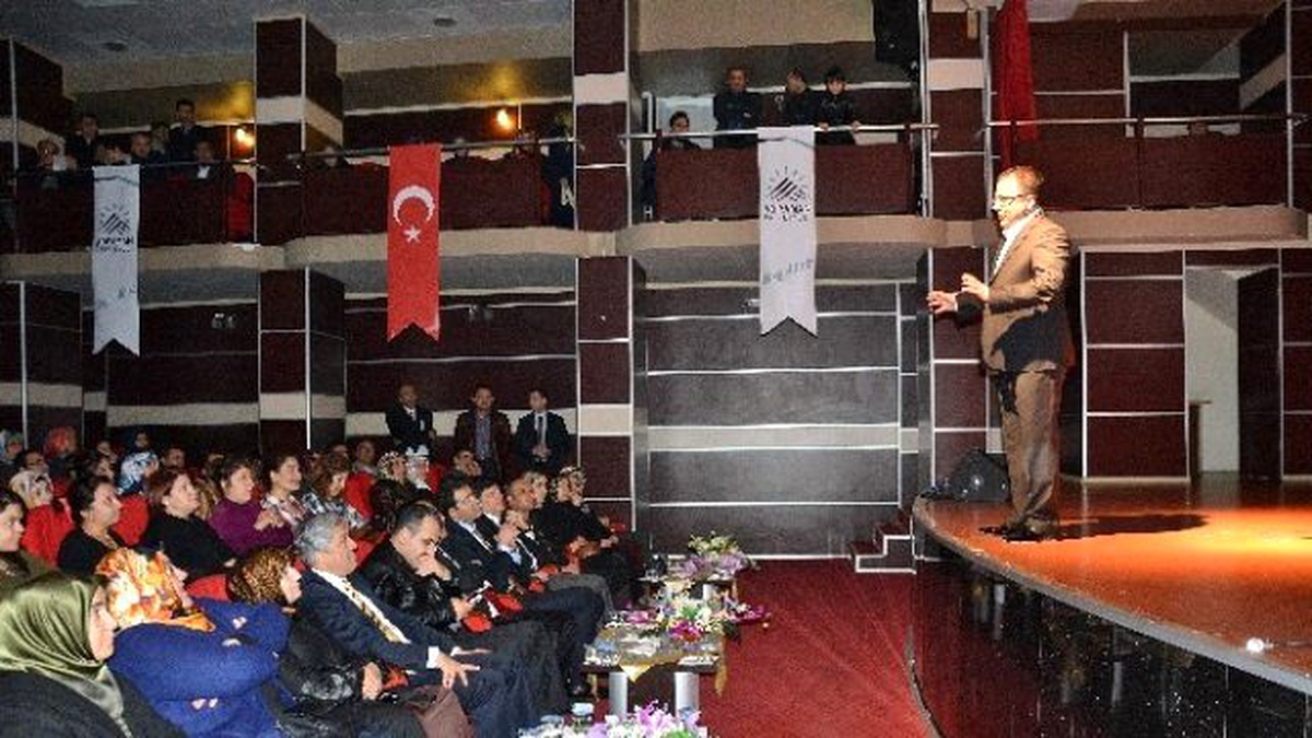 Aile İçi İletişim Konferansı Yoğun İlgi Gördü