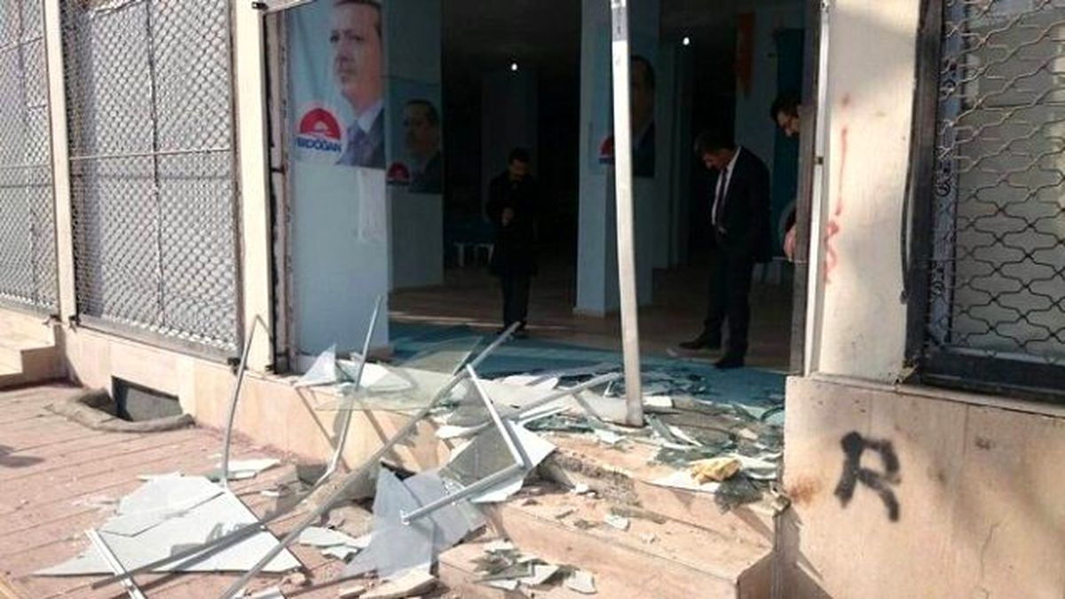 AK Parti Bismil İlçe Binasına Bombalı Saldırı