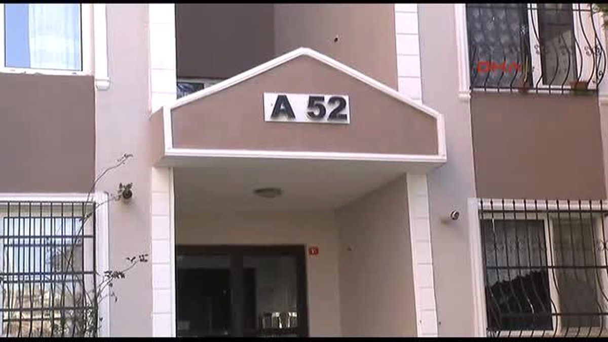 Bebeğinin Cenazesini Kucağında Götürdü