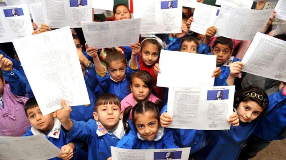 Bitlis\'te, 94 Bin 100 Öğrenci Karne Heyecanı Yaşadı
