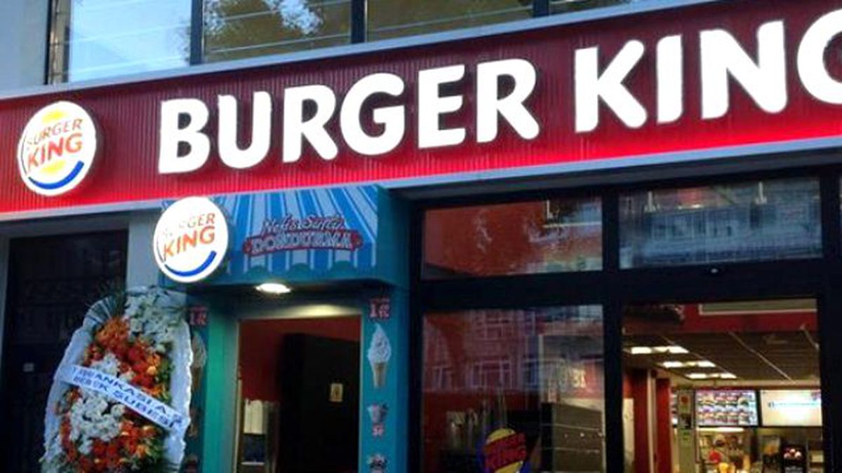 Burger King'de Müşterilerin Artıklarını Yiyen Suriyeli Çocuğa Dayak