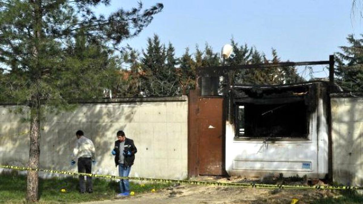 Bursa\'da Hipodromda İşten Çıkartılan Seyisler, Güvenlik Kulübesini Molotofla Yaktı