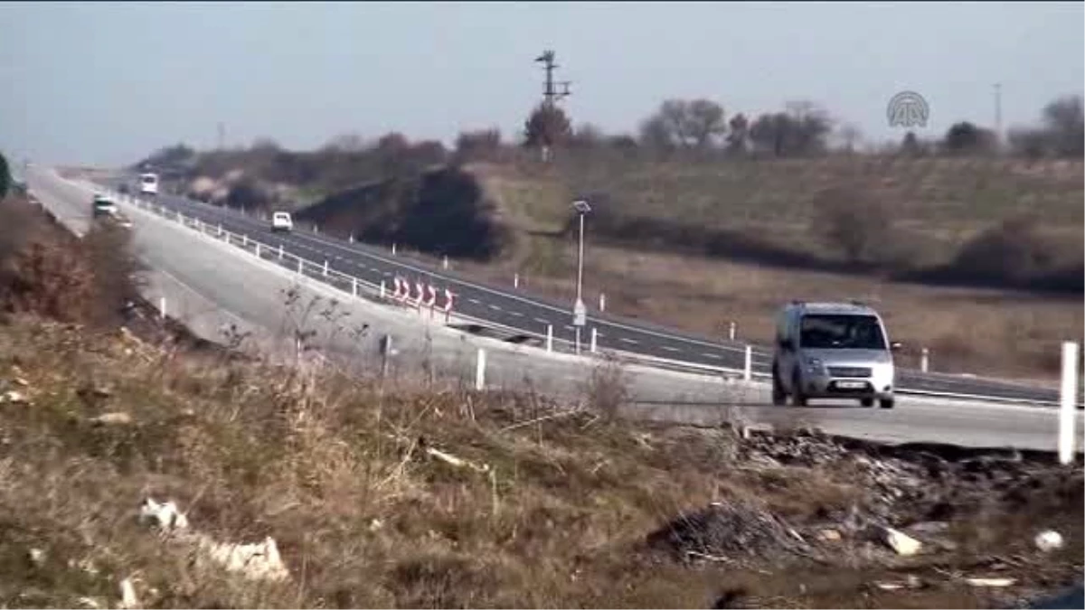 Çanakkale\'de Trafik Kazası: 3 Yaralı