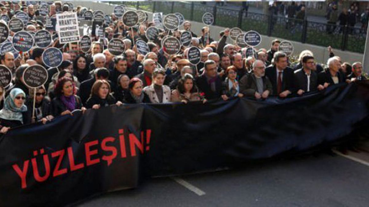 CHP\'yi Karıştıran Pankart