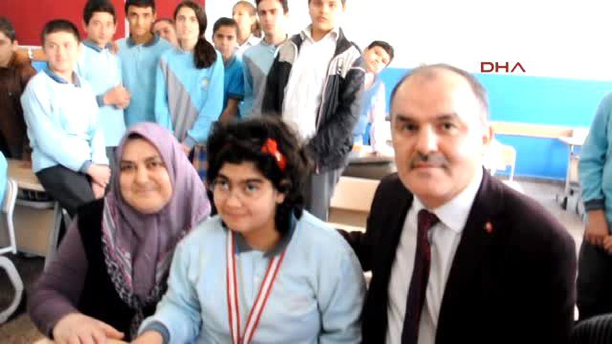 Denizli Karne ve Madalya Sevinci Yaşayan Engelli Dilek\'e Akülü Tekerlekli Sandalye Sözü
