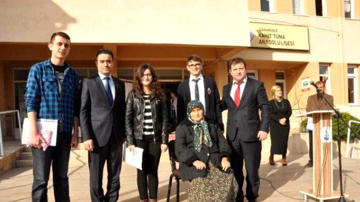 Deprem Kurbanı Öğretmenin Annesinden Öğrencilere Karne