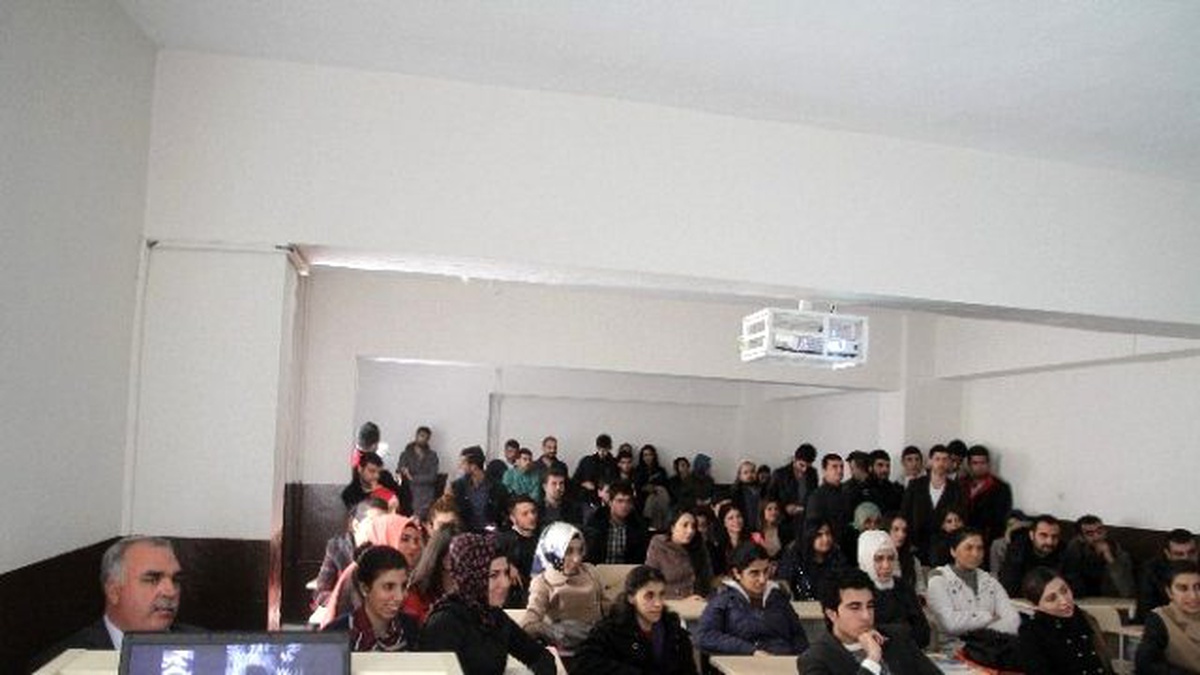 Ergani Myo Öğrencileri Fotoğraf Çekme Eğitimi Aldı