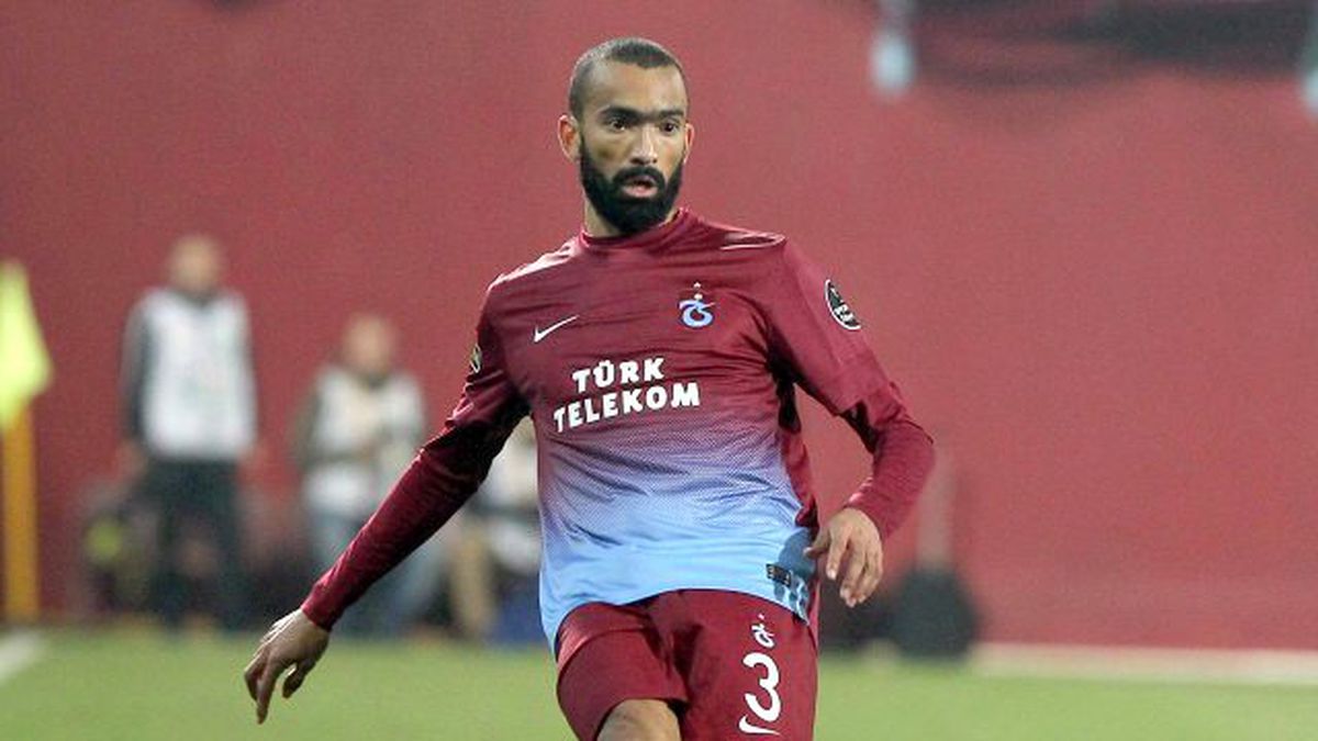 Ersun Yanal\'dan Bosingwa Sürprizi