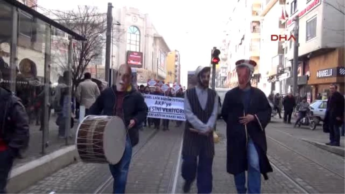 Eskişehir\'de Maskeli, Davullu Yürüyüş