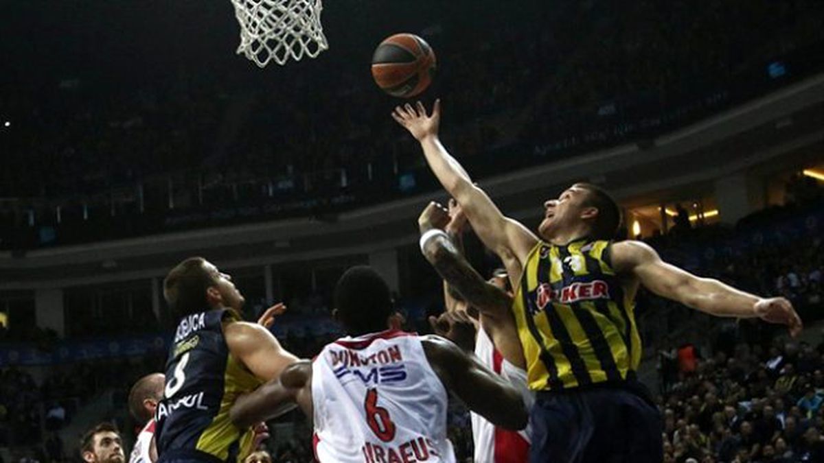 Fenerbahçe Ülker Deplasmanda Kazanıyor