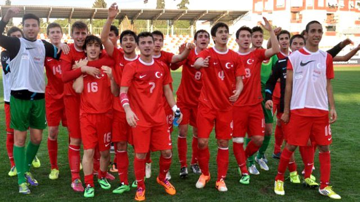 Futbol: Mercedes-Benz Ege Kupası