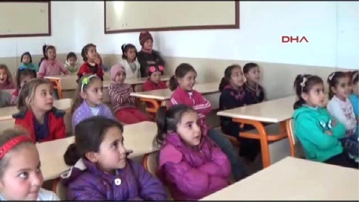 İslahiye Çadır Kentte 2645 Suriyeli Öğrenciye Karne