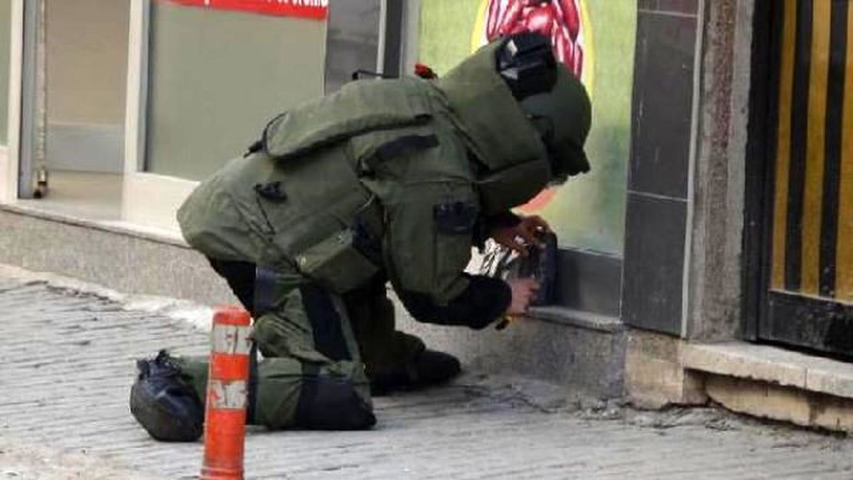 İşyeri Önündeki Kargo Poşeti Korkuttu
