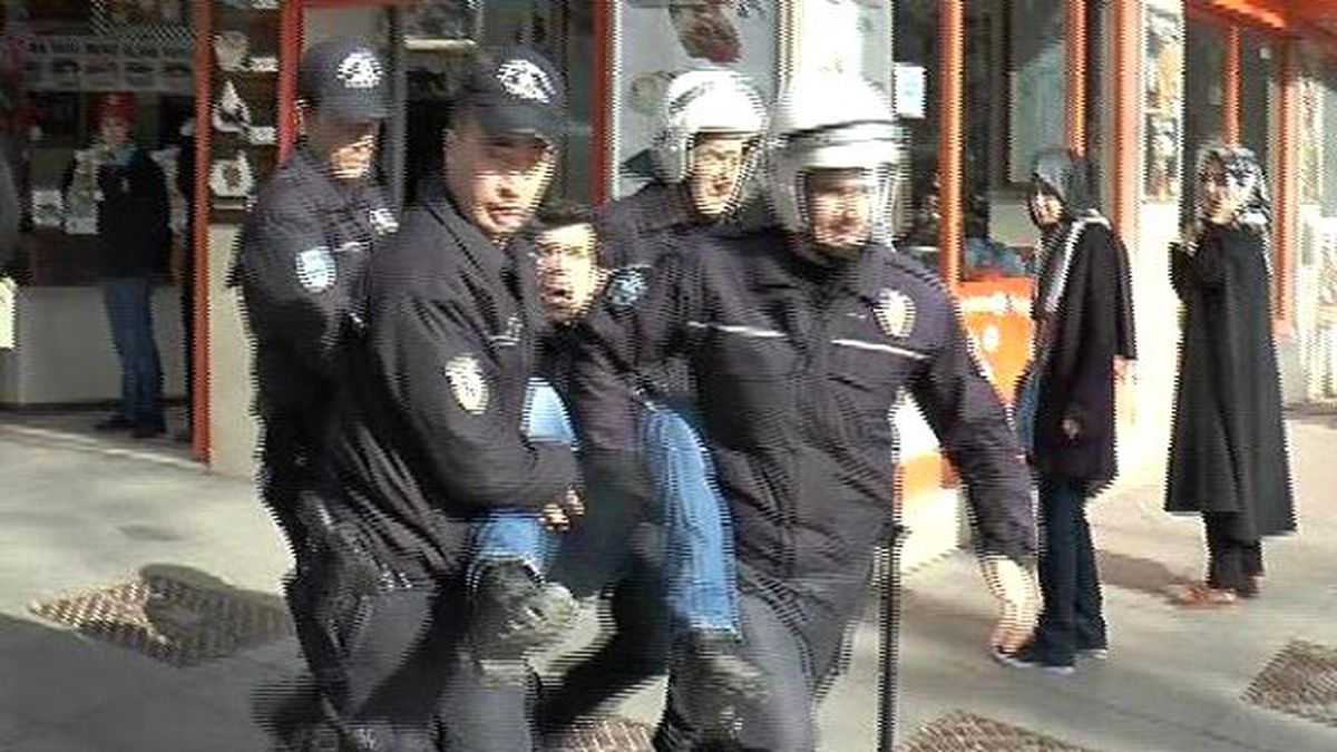 İzmit\'te Berkin Elvan Gözaltısı