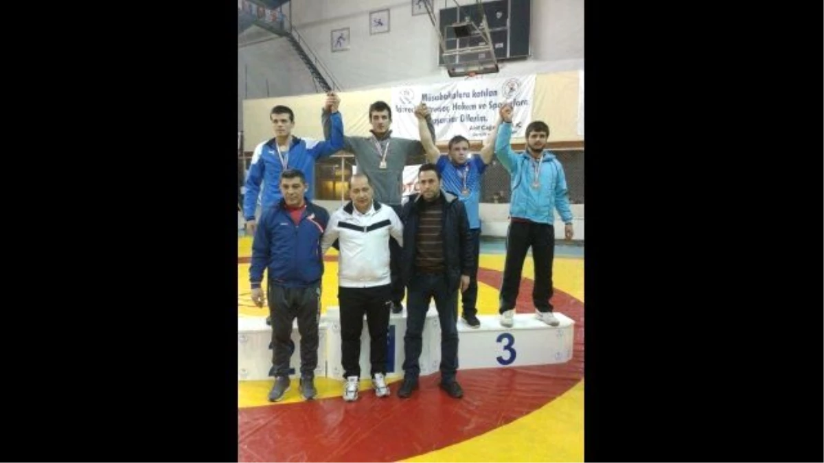 Kağıtsporlu Üç Güreşci Türkiye Şampiyonası\'na Kaldı