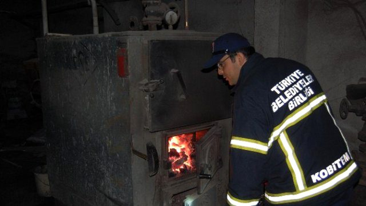 Kalorifer Bacasından Çıkan Dumanlar Paniğe Yol Açtı