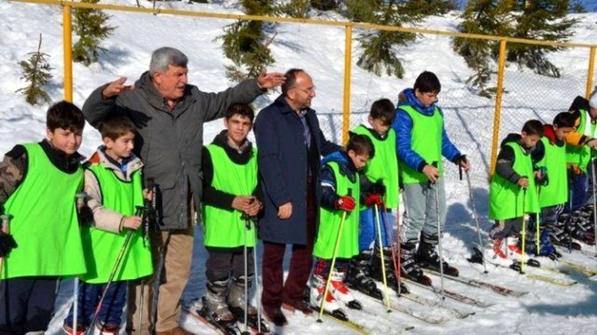 Karaosmanoğlu ve Üzülmez Kayak Eğitiminde