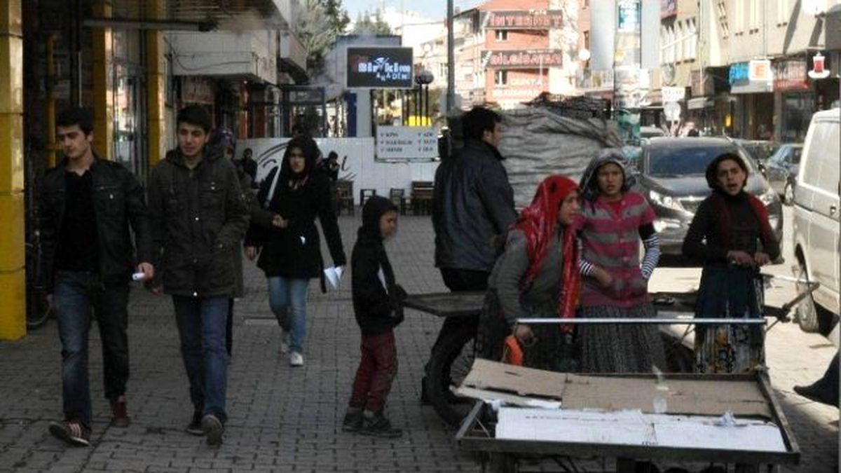 Karne Gününde de Kağıt Topladılar