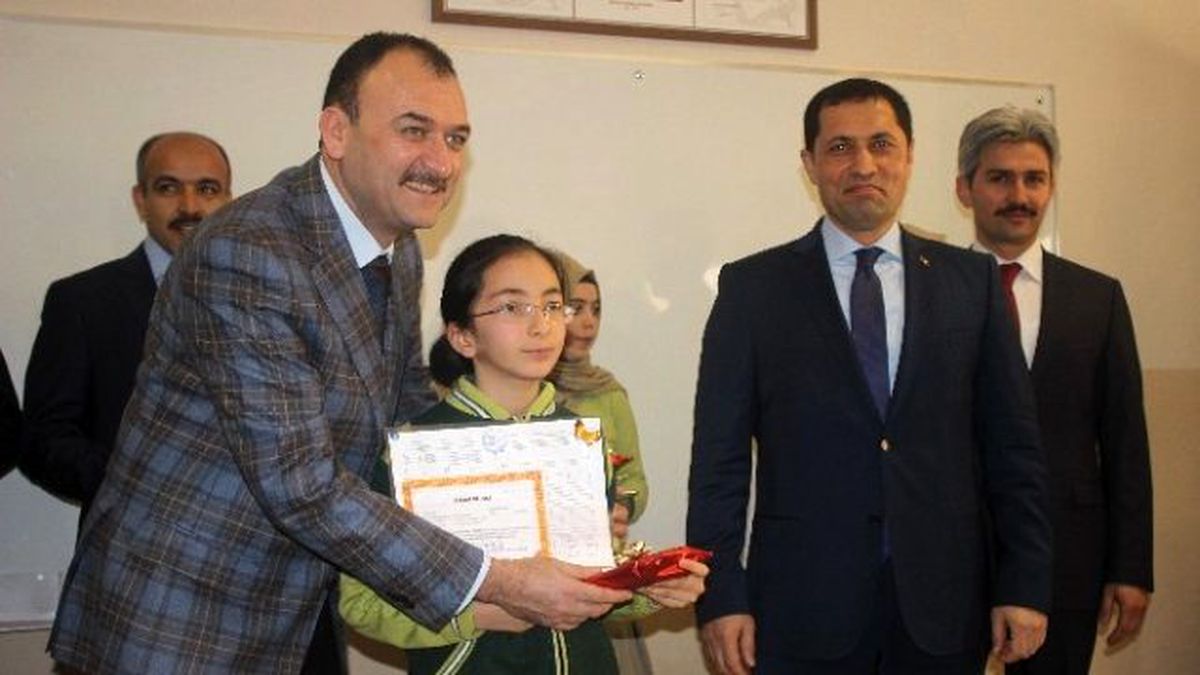 Kayseri\'de 282 Bin 842 Öğrenci Karne Aldı